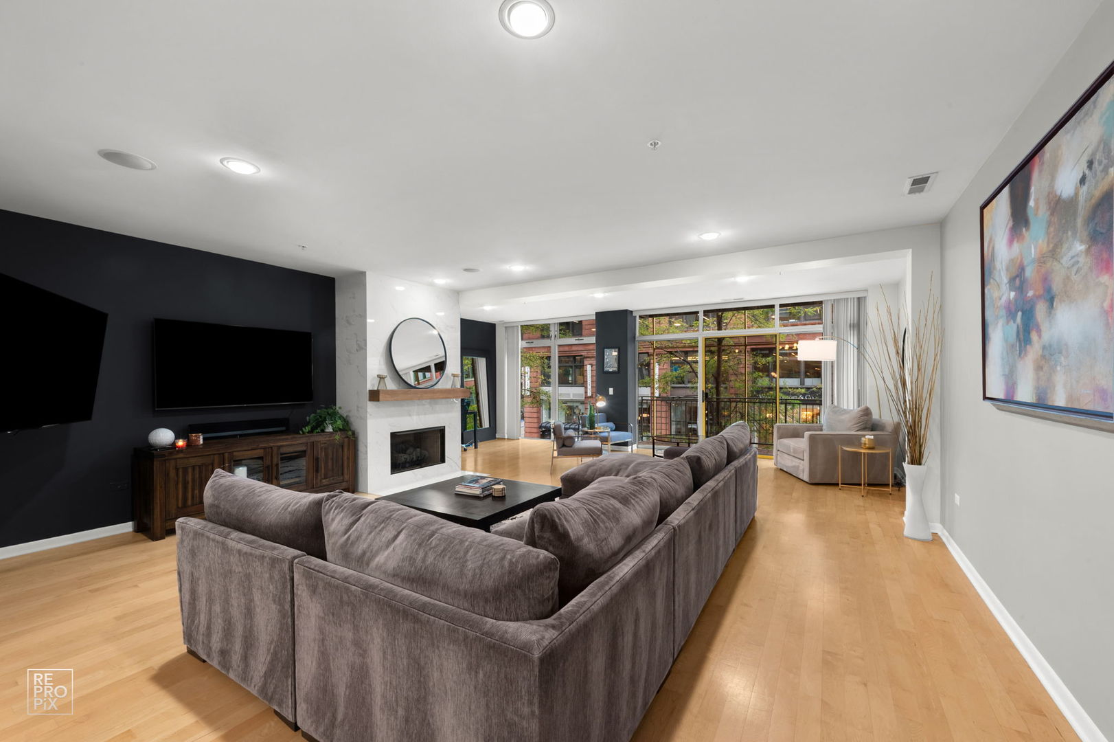 433 N Wells Street 201