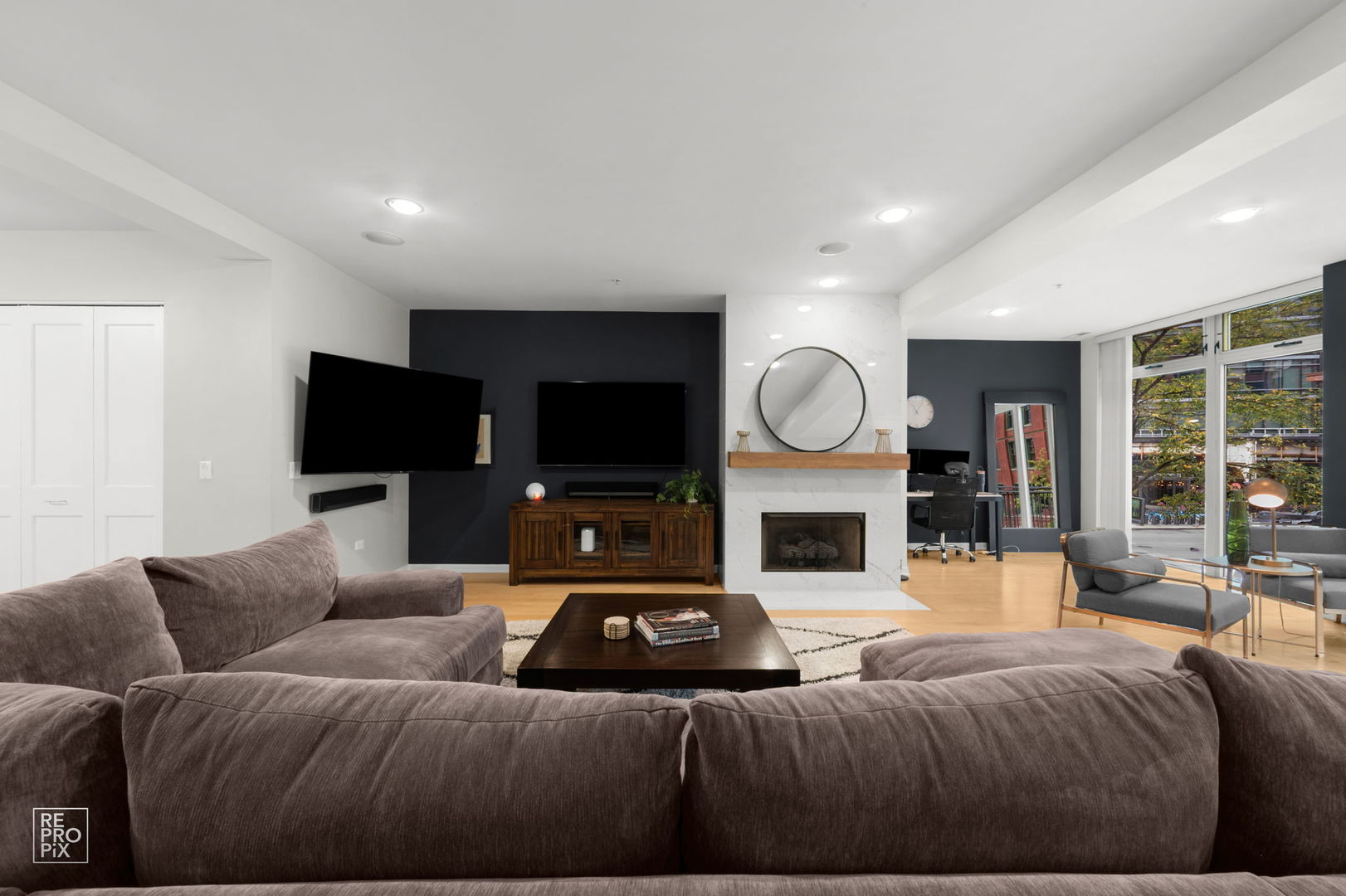 433 N Wells Street 201