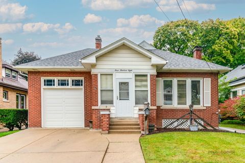 Photo of 308 Mckinley Avenue, Libertyville, IL 60048 (MLS # 12559423)