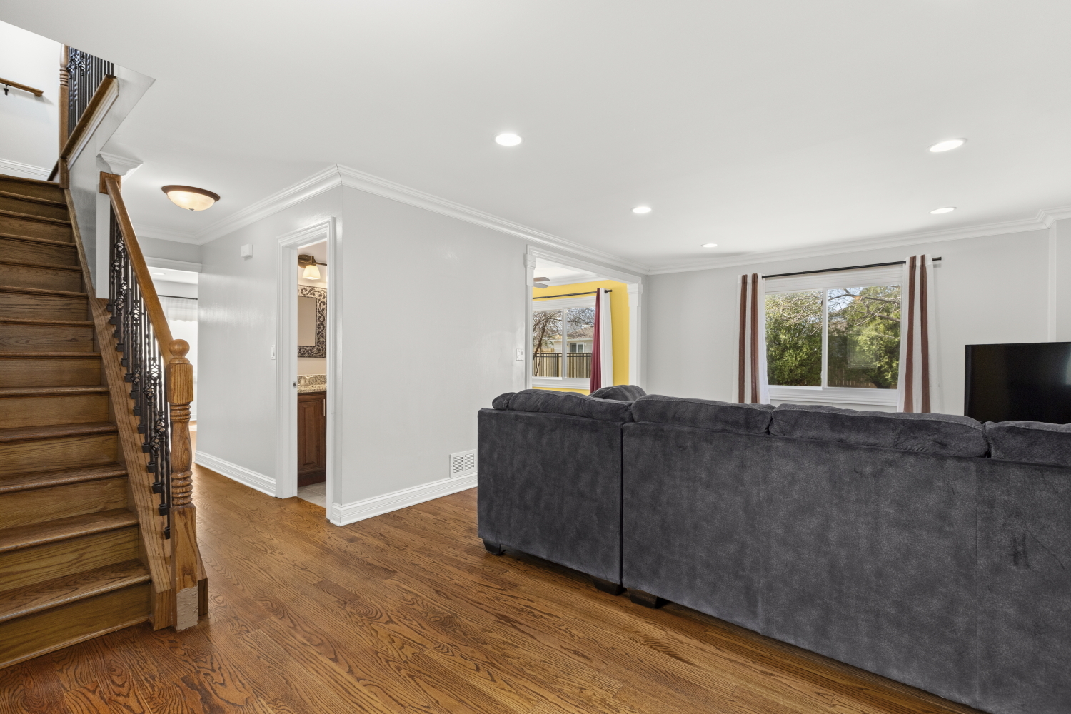 212 E Lakeside Drive