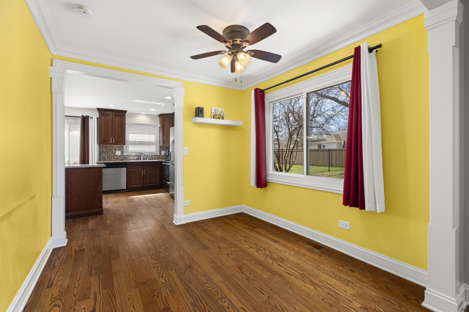 212 E Lakeside Drive