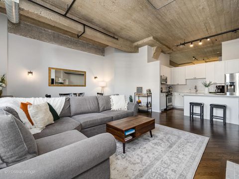 Tiny photo for 758 N Larrabee Street #615, Chicago, IL 60654 (MLS # 12618736)