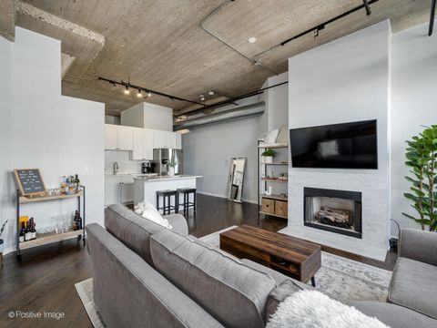 Tiny photo for 758 N Larrabee Street #615, Chicago, IL 60654 (MLS # 12618736)