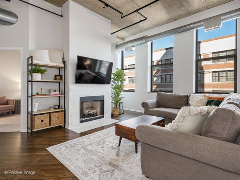 Tiny photo for 758 N Larrabee Street #615, Chicago, IL 60654 (MLS # 12618736)