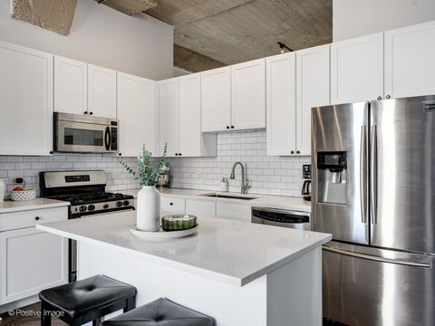 Tiny photo for 758 N Larrabee Street #615, Chicago, IL 60654 (MLS # 12618736)
