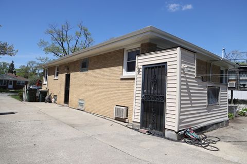 Tiny photo for 509 Granville Avenue, Bellwood, IL 60104 (MLS # 12599090)