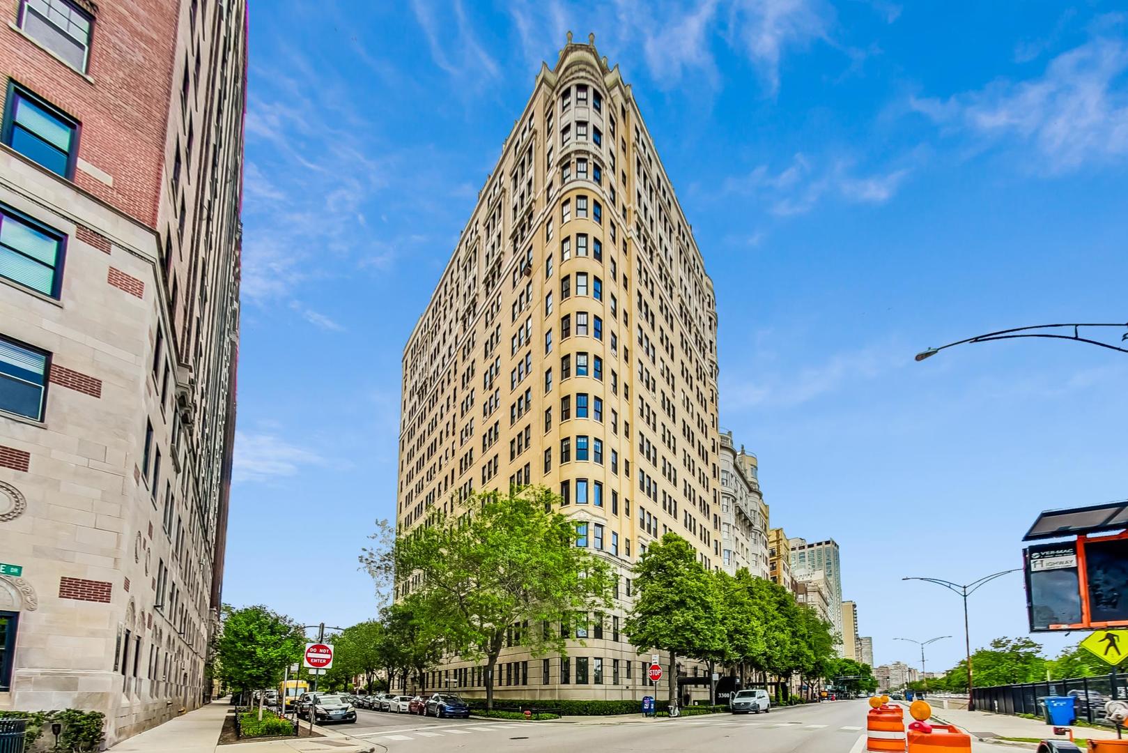 3300 N Lake Shore Drive 9D