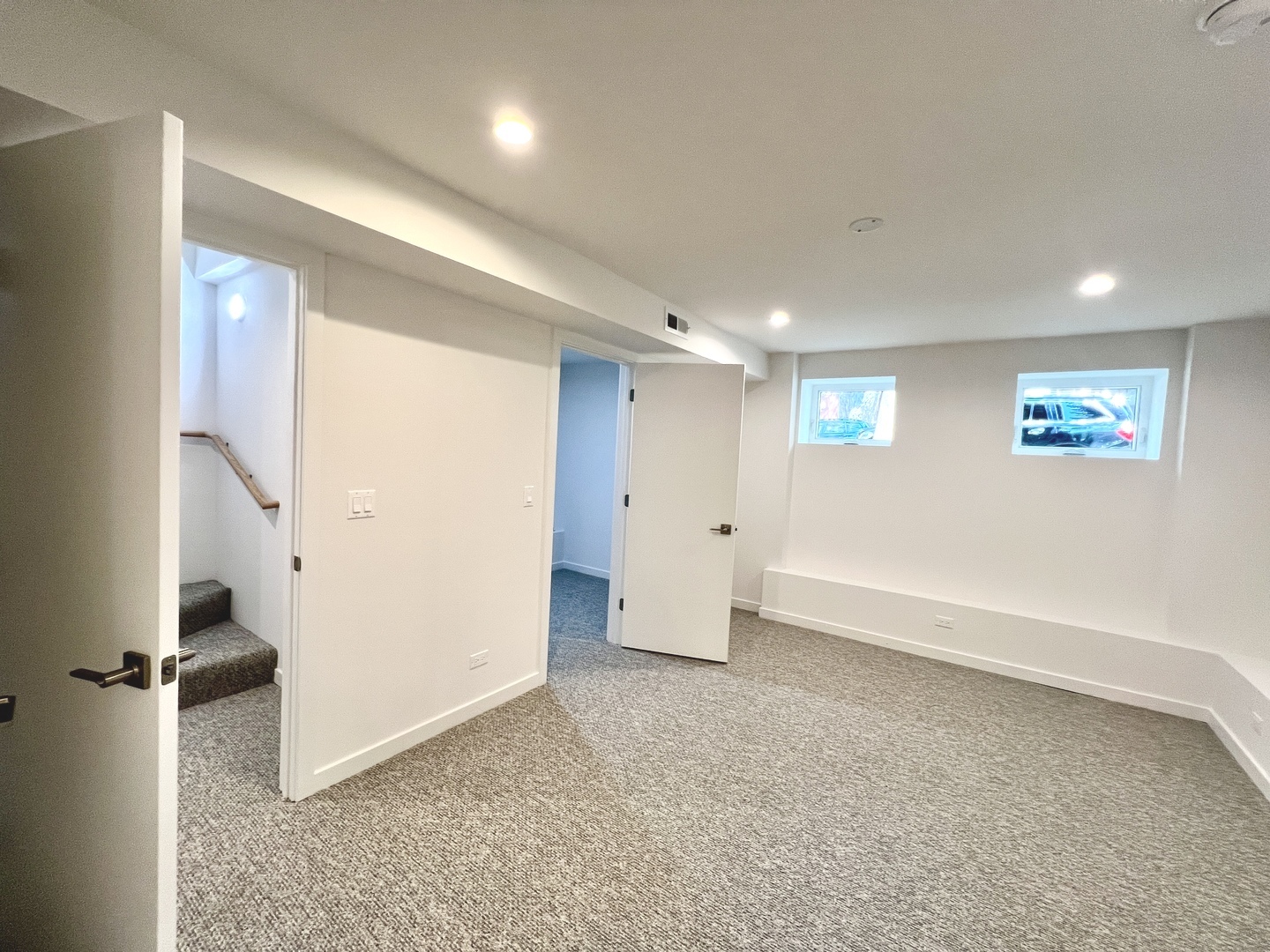 822 N Winchester Avenue 1F