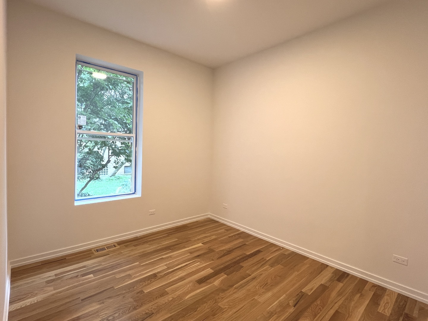 822 N Winchester Avenue 1F