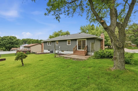 Tiny photo for 1721 E 42nd Court, Davenport, IA 52807 (MLS # 12754113)