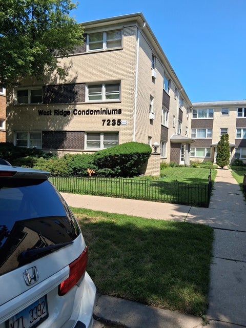 Photo of 7235 N Hamilton Avenue, Chicago, IL 60645 (MLS # 12761259)