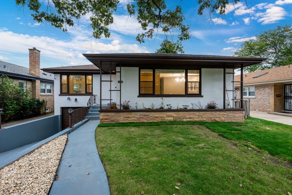 Photo for 9539 Lorel Avenue, Skokie, IL 60077 (MLS # 12502125)