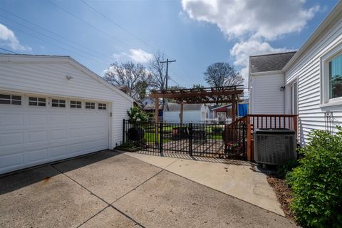 Tiny photo for 516 McGregor Street, Bloomington, IL 61701 (MLS # 12617371)