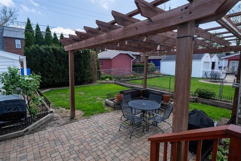 Tiny photo for 516 McGregor Street, Bloomington, IL 61701 (MLS # 12617371)