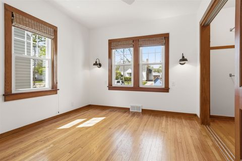 Tiny photo for 516 McGregor Street, Bloomington, IL 61701 (MLS # 12617371)