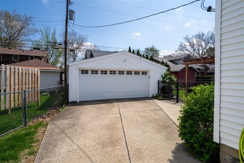 Tiny photo for 516 McGregor Street, Bloomington, IL 61701 (MLS # 12617371)