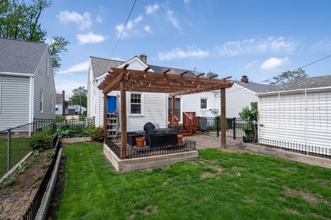 Tiny photo for 516 McGregor Street, Bloomington, IL 61701 (MLS # 12617371)