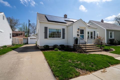 Tiny photo for 516 McGregor Street, Bloomington, IL 61701 (MLS # 12617371)