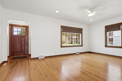 Tiny photo for 516 McGregor Street, Bloomington, IL 61701 (MLS # 12617371)