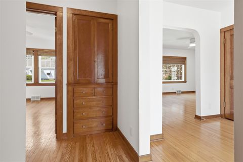 Tiny photo for 516 McGregor Street, Bloomington, IL 61701 (MLS # 12617371)