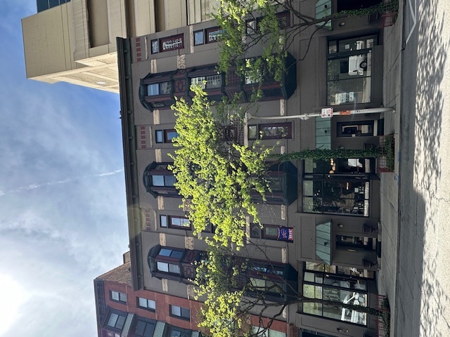 1008 N Clark Street COM