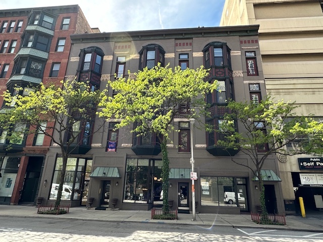 1008 N Clark Street COM