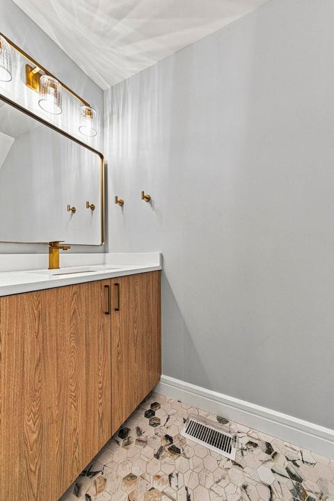 Tiny photo for 1863 W White Oak Street #1863, Arlington Heights, IL 60005 (MLS # 12734071)