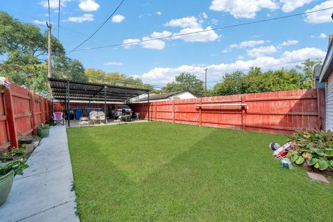 Tiny photo for 8118 S BRANDON Avenue, Chicago, IL 60617 (MLS # 12466664)