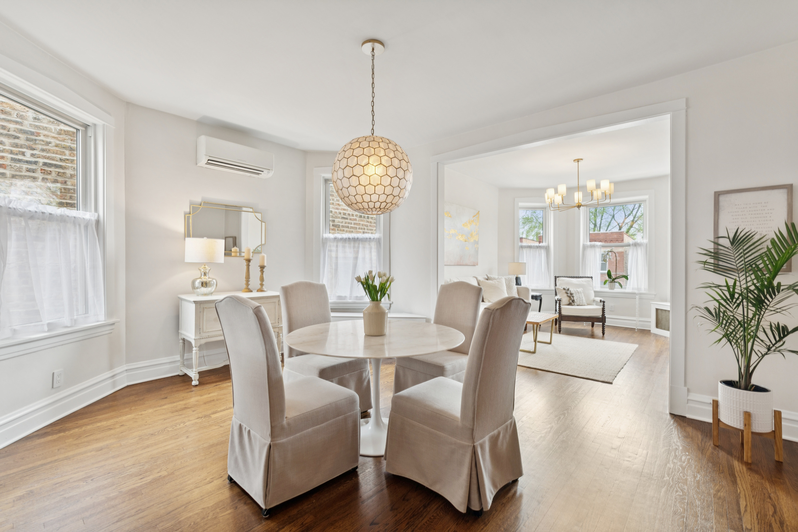 3541 N Oakley Avenue