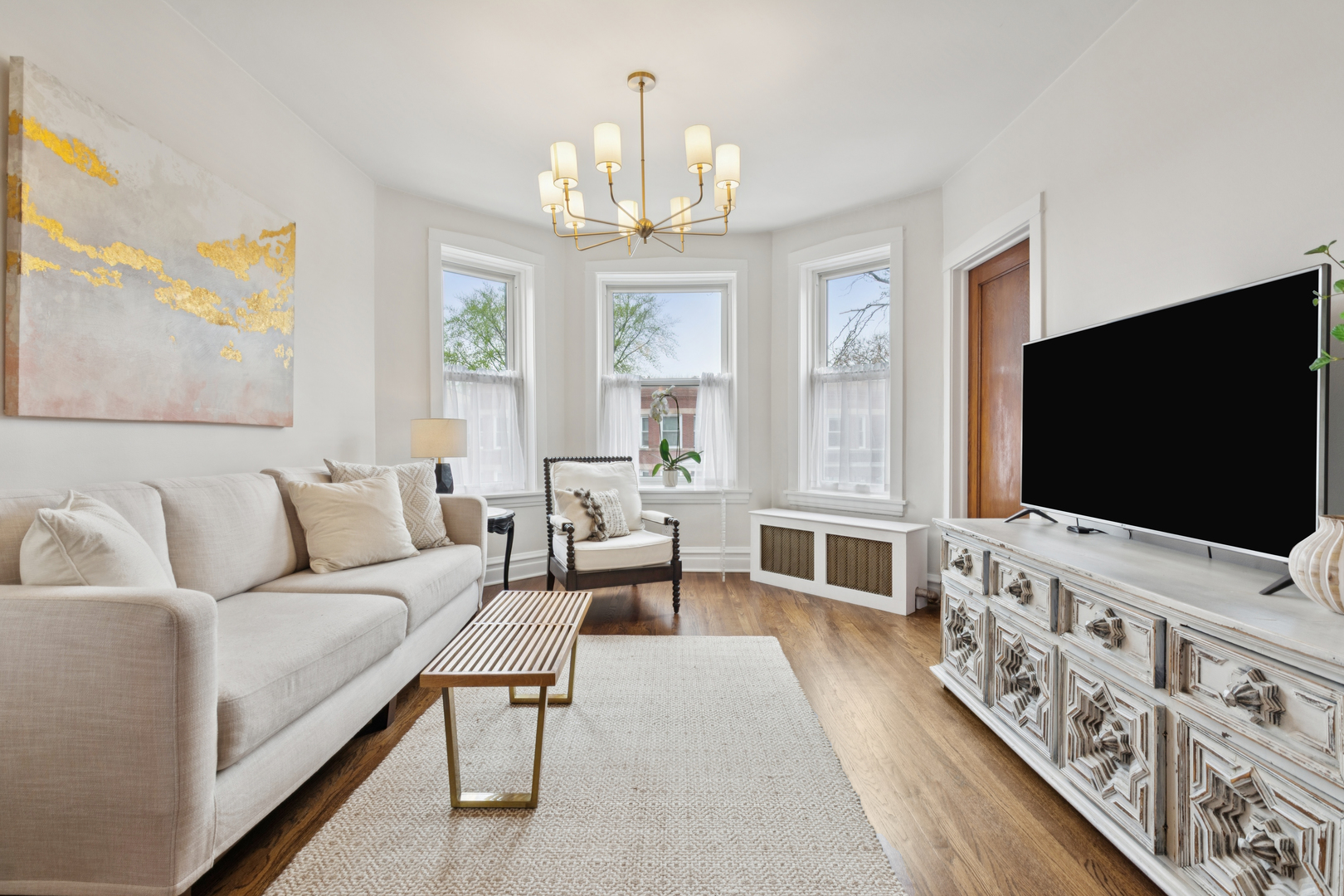 3541 N Oakley Avenue