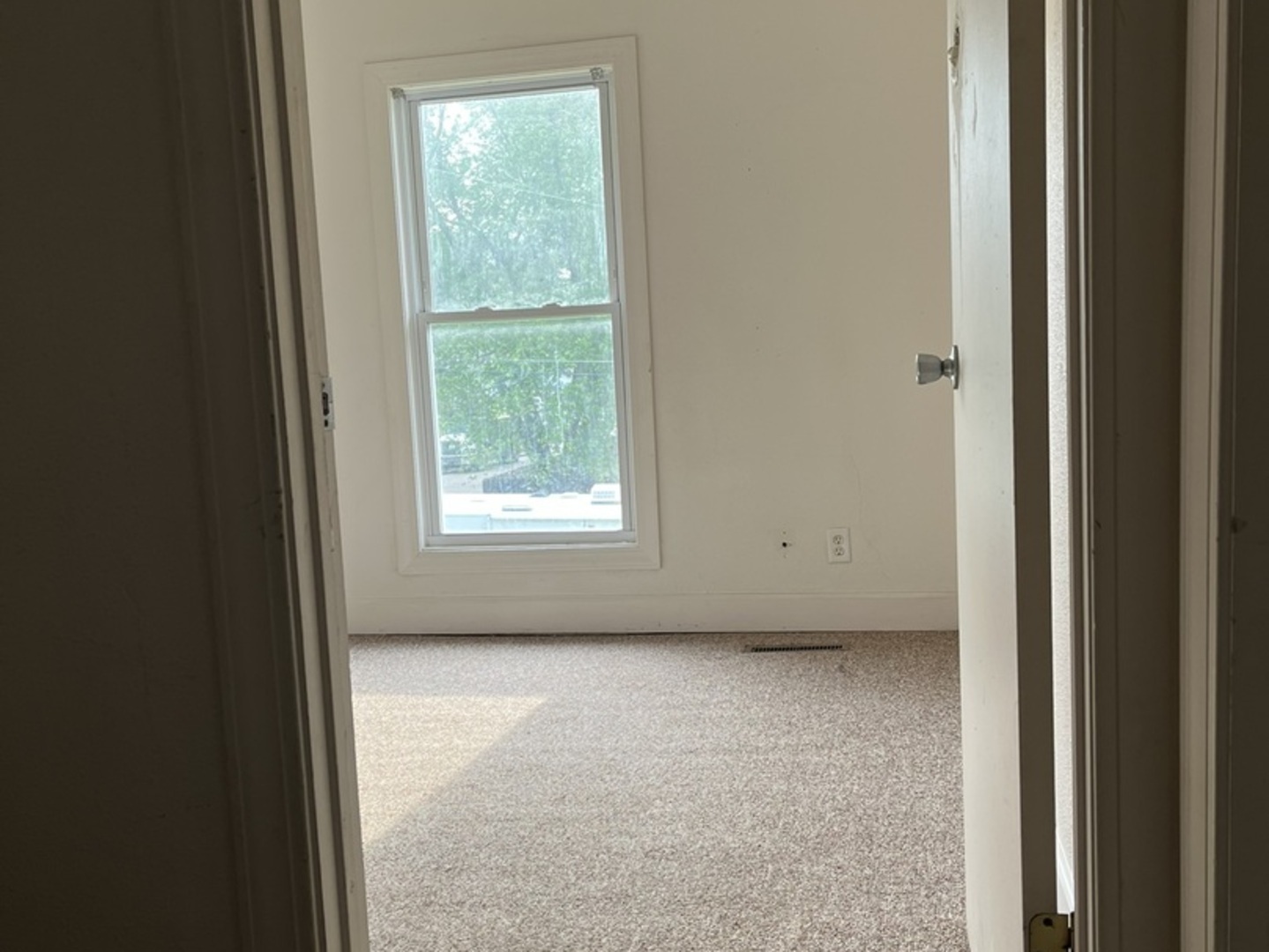 Freeport, Illinois 61032, United States, 6 Bedrooms Bedrooms, ,2 BathroomsBathrooms,Residential,Active,194355