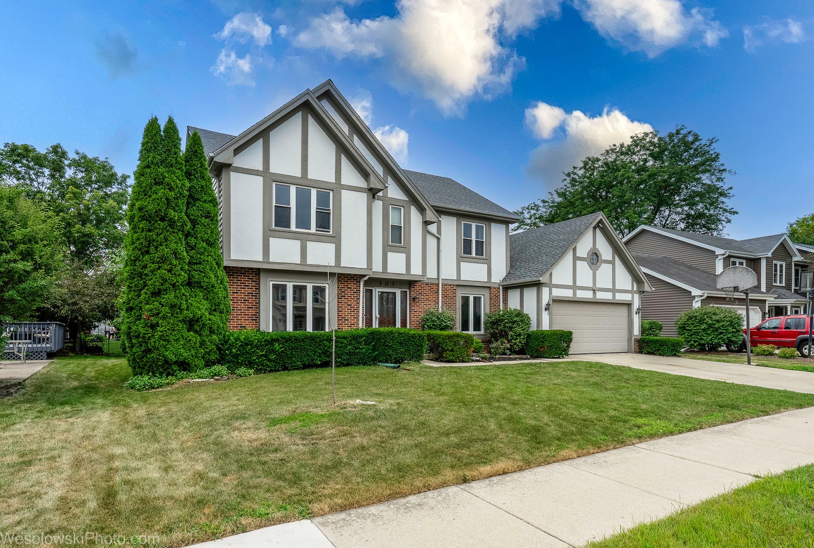 27W303 Chartwell Drive