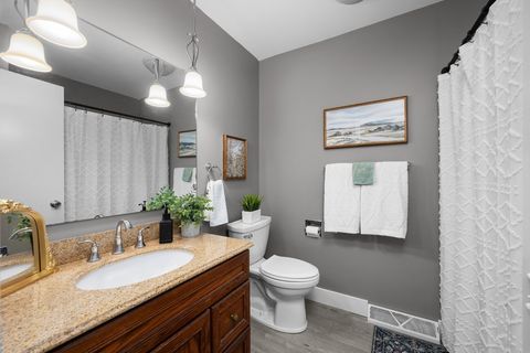 Tiny photo for 2632 38th Place, Davenport, IA 52806 (MLS # 12604908)