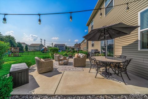 Tiny photo for 47 Windstone Drive, North Aurora, IL 60542 (MLS # 12568019)