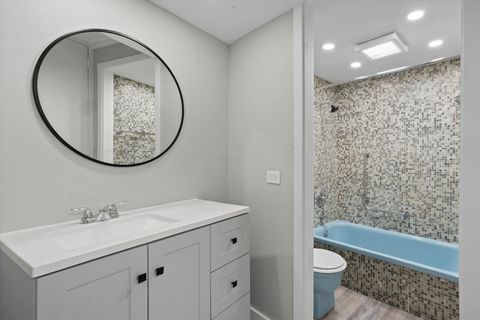 Tiny photo for 300 N State Street #5225, Chicago, IL 60654 (MLS # 12503288)