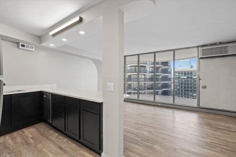 Tiny photo for 300 N State Street #5225, Chicago, IL 60654 (MLS # 12503288)