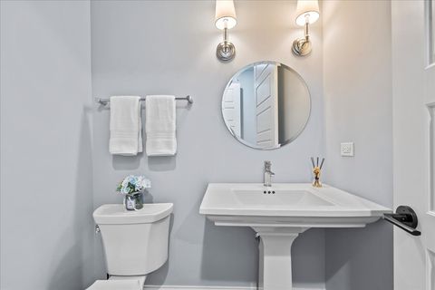 Tiny photo for 30 S Orchard Circle, Lake Forest, IL 60045 (MLS # 12641057)