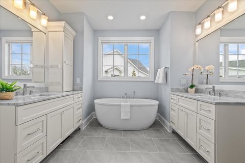 Tiny photo for 30 S Orchard Circle, Lake Forest, IL 60045 (MLS # 12641057)