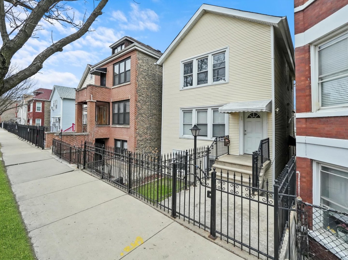 2124 W 24TH Street