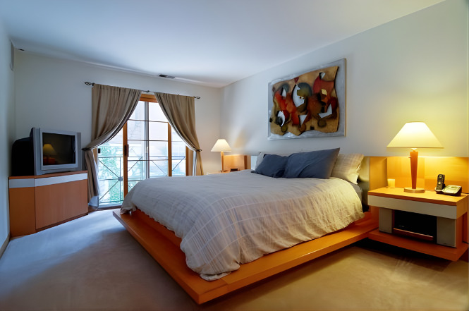 2039 N LINCOLN Avenue E