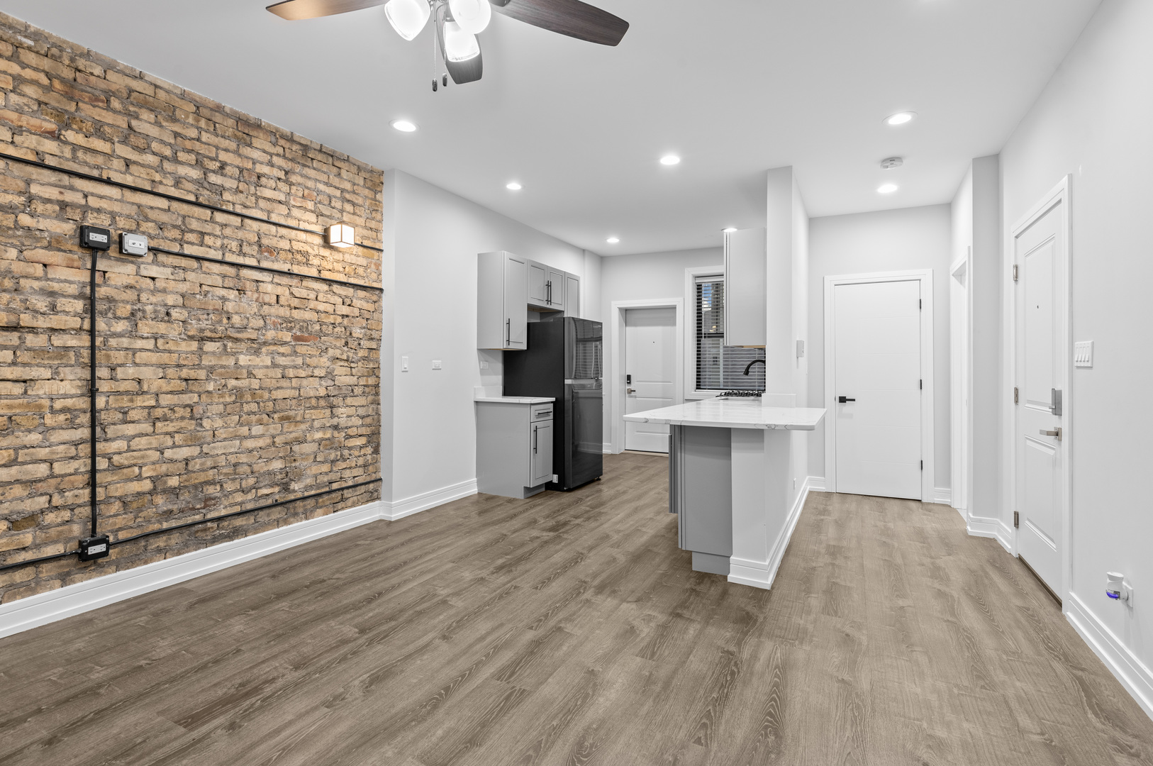 6111 N Winthrop Avenue 1