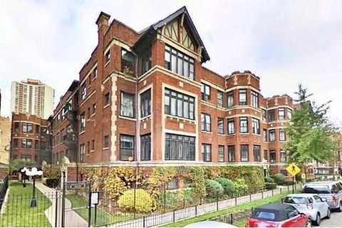 6111 N Winthrop Avenue 1 Chicago IL 60660