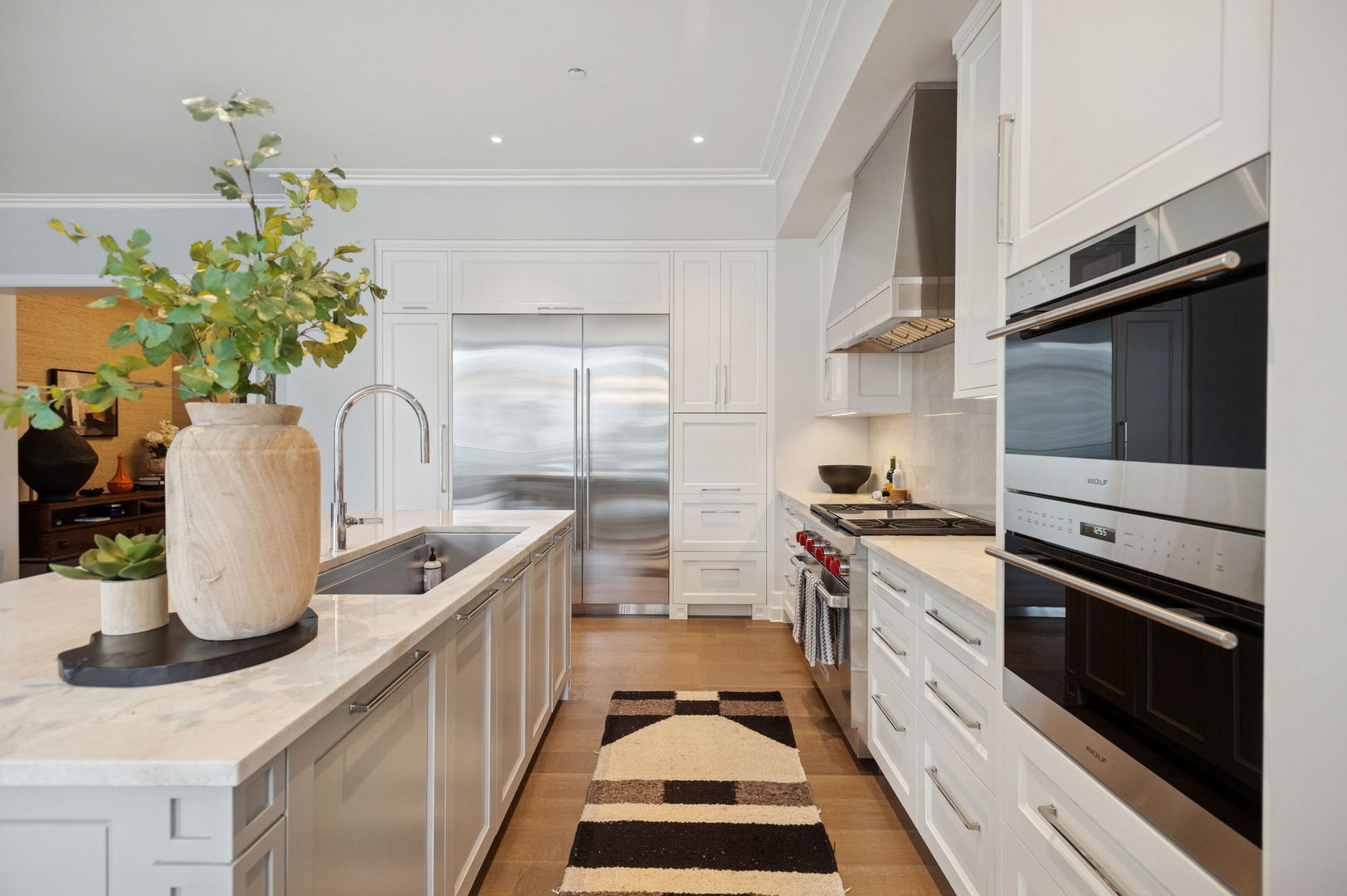 Chicago, Illinois 60611, United States, 3 Bedrooms Bedrooms, ,4 BathroomsBathrooms,Residential,Active,197761