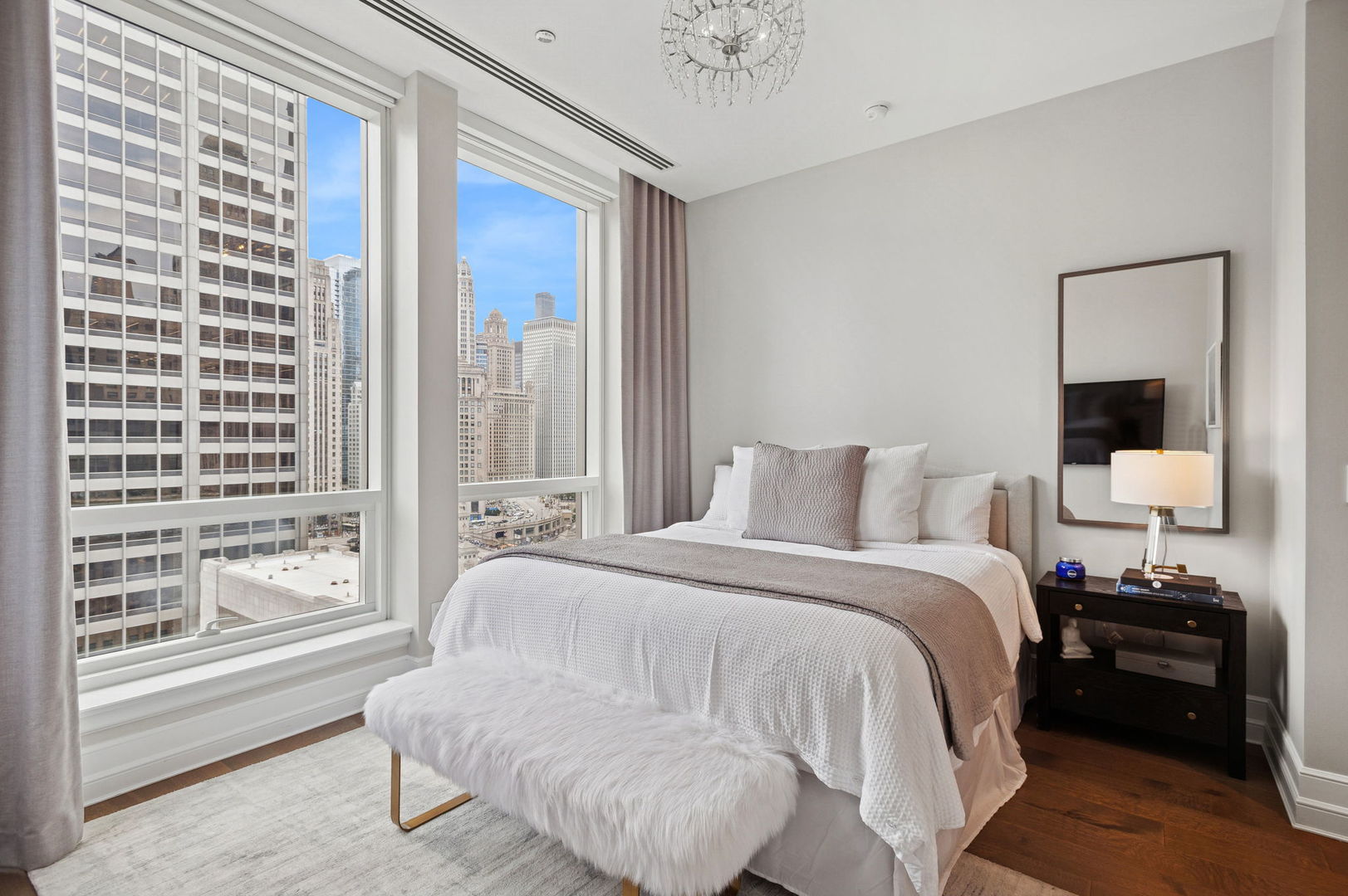 Chicago, Illinois 60611, United States, 3 Bedrooms Bedrooms, ,4 BathroomsBathrooms,Residential,Active,197761