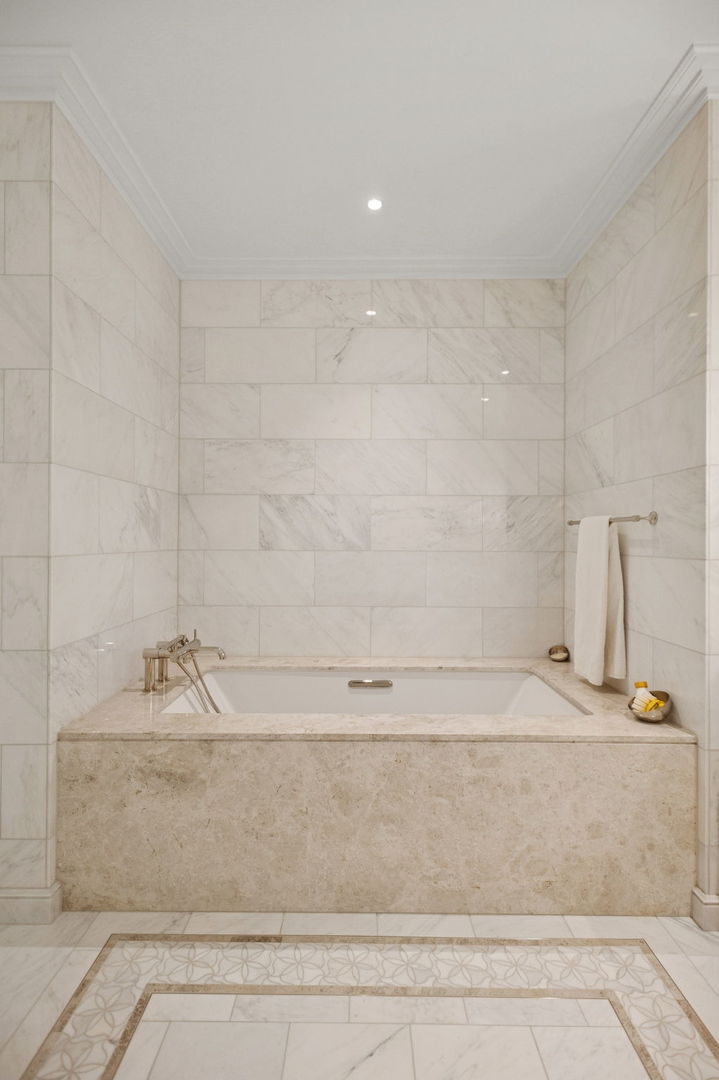 Chicago, Illinois 60611, United States, 3 Bedrooms Bedrooms, ,4 BathroomsBathrooms,Residential,Active,197761