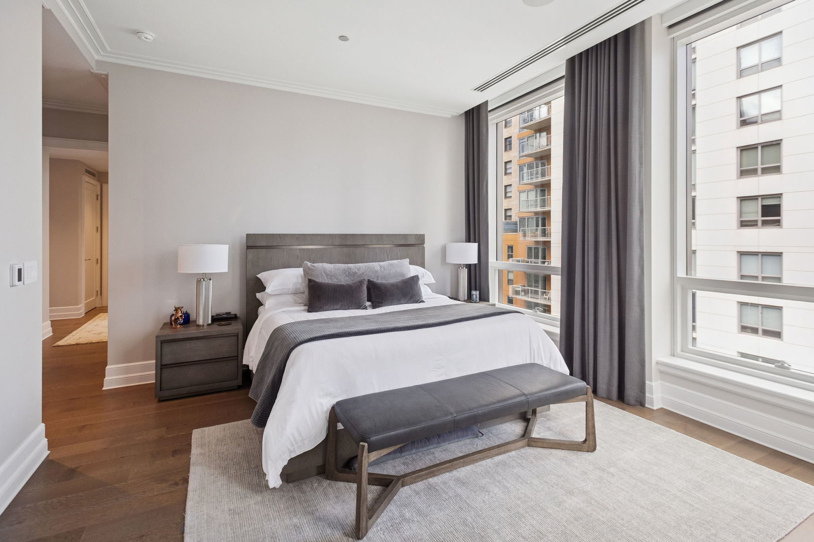 Chicago, Illinois 60611, United States, 3 Bedrooms Bedrooms, ,4 BathroomsBathrooms,Residential,Active,197761