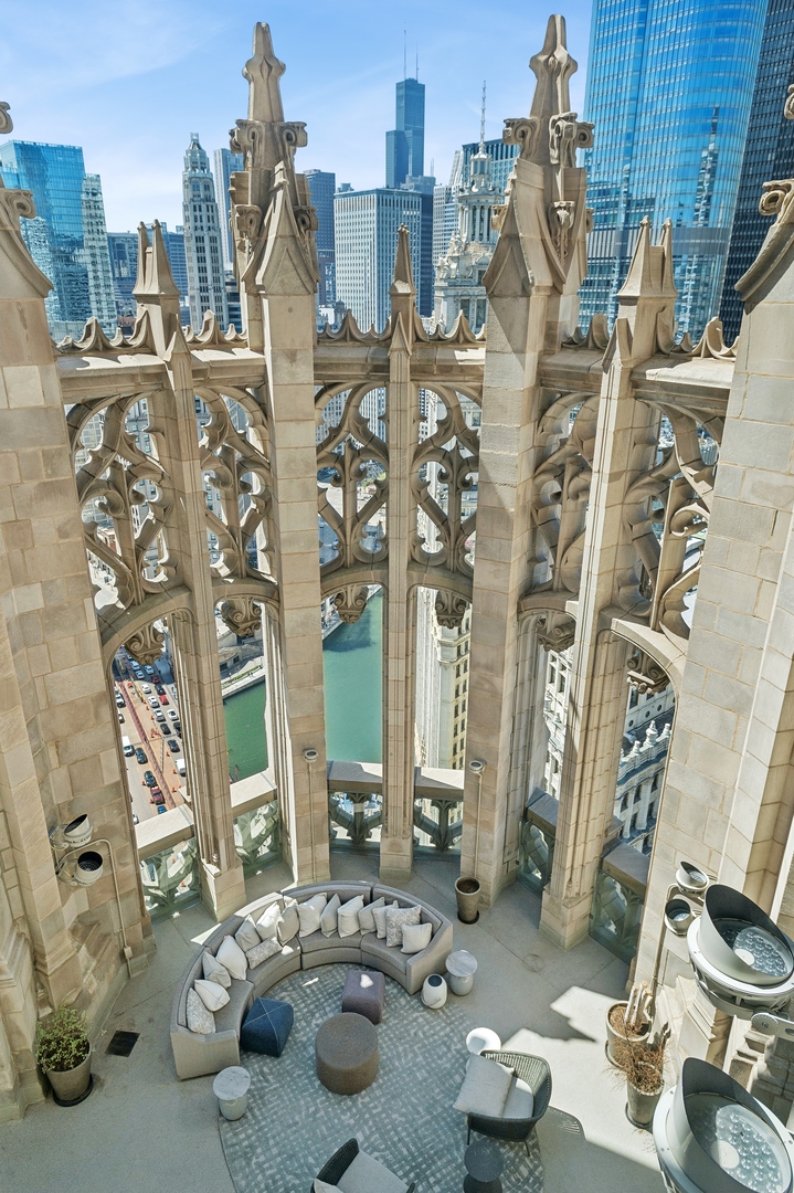 Chicago, Illinois 60611, United States, 3 Bedrooms Bedrooms, ,4 BathroomsBathrooms,Residential,Active,197761