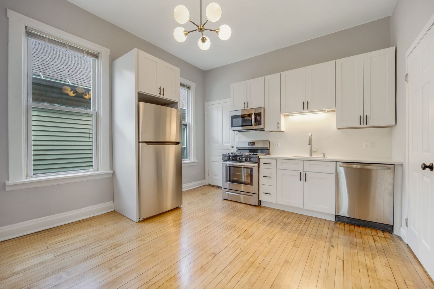 1346 W Webster Avenue 2F