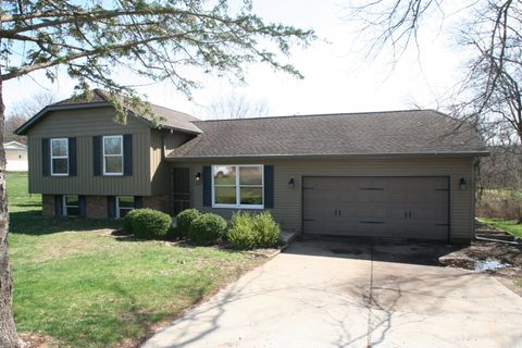Photo of 801 Heritage Drive, Mackinaw, IL 61755 (MLS # 12326378)