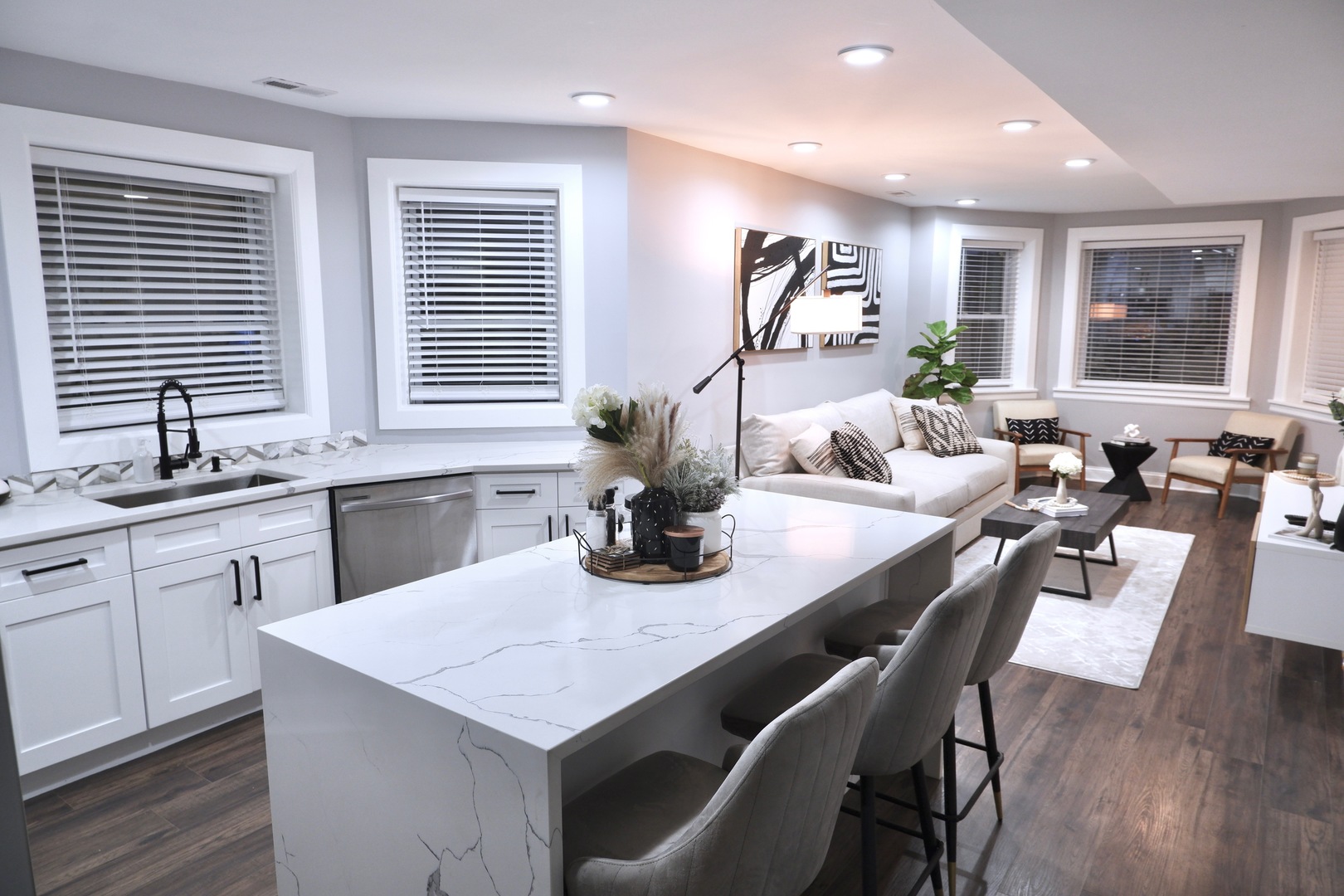 2944 N Ridgeway Avenue GARDEN